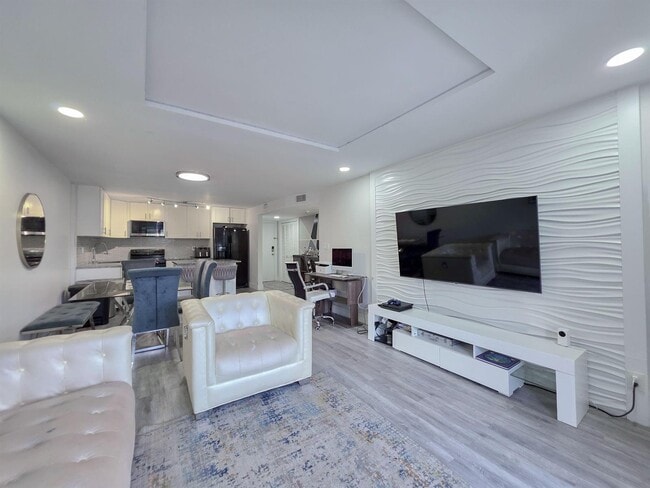 Building Photo - 4121 NW 88th Ave Unit 106 Rental