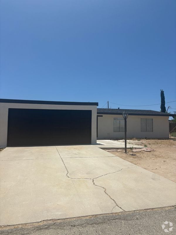 Building Photo - 14553 Yucca St Rental