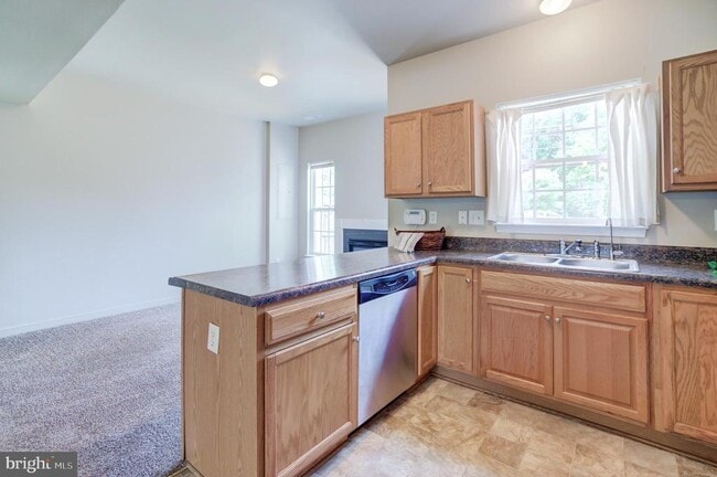 Building Photo - 6716 N Grand Brook Cir