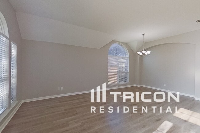 Photo - 521 Spicewood Dr