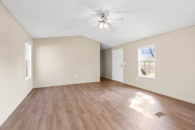 Photo - 15704 Country Way