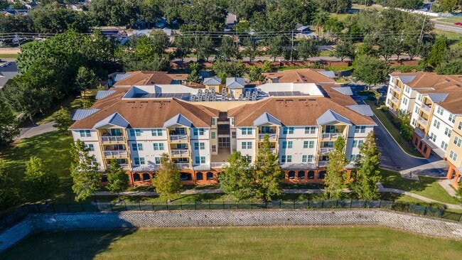 Exterior Building - Lake Sherwood Apartments