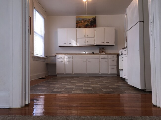 Building Photo - 908 Columbia Ave Unit 1