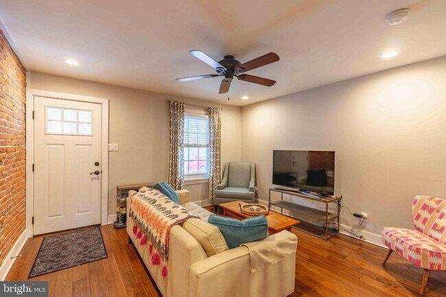 Photo - 216 W Lafayette St