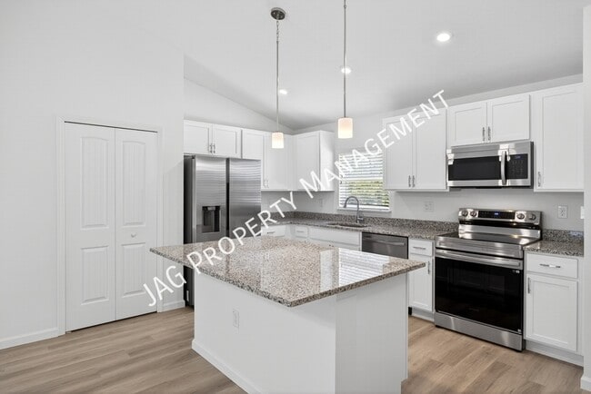 Photo - 728 Cornelia Ave SE