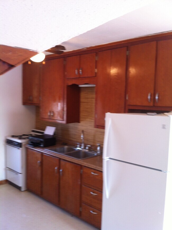 Photo - 1595 Payne Ave Unit Upper