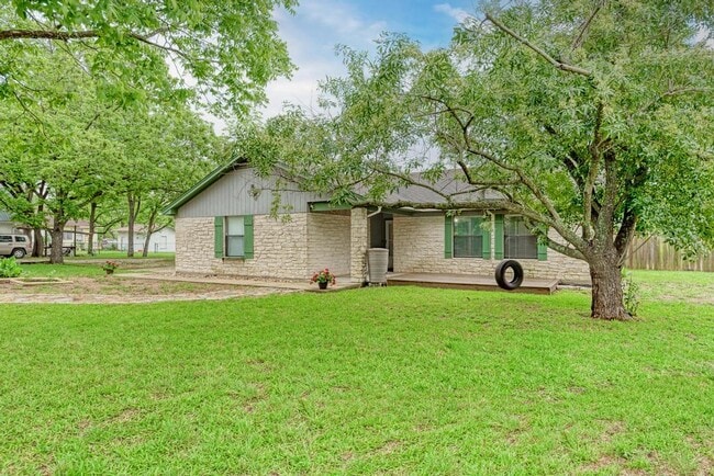 Photo - 103 Hutto St House