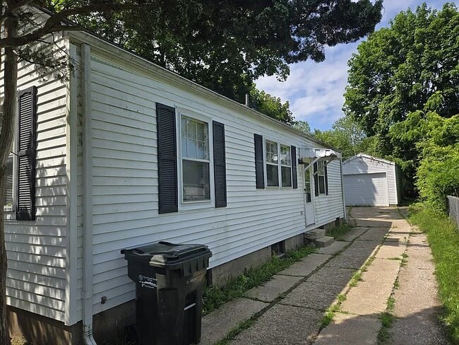 Photo - 2047 Beverly Pl