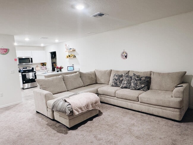 Building Photo - 711 SE 25th Dr Rental