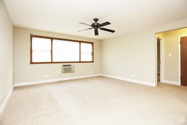 2 BR, 1 BA - living room