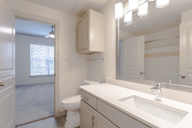 2BR,2BA - 907SF - B1 - BATHROOM