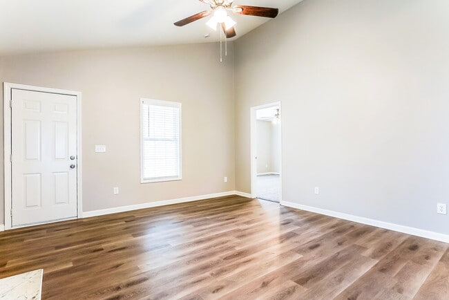 Photo - 4009 Scofield Dr