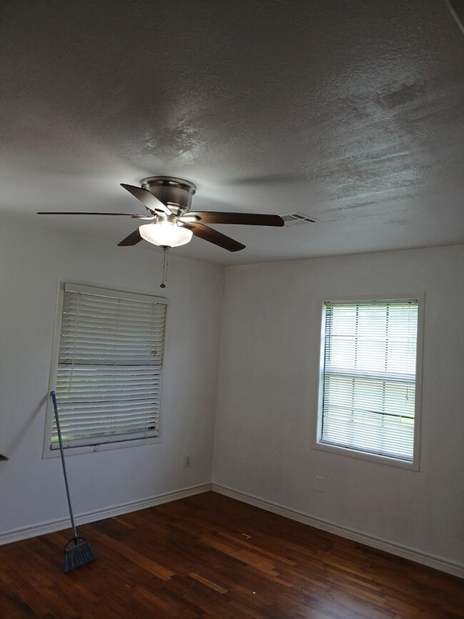 Photo - 1802 N Avenue Q