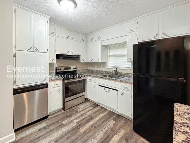 Photo - 2913 Debra Dr