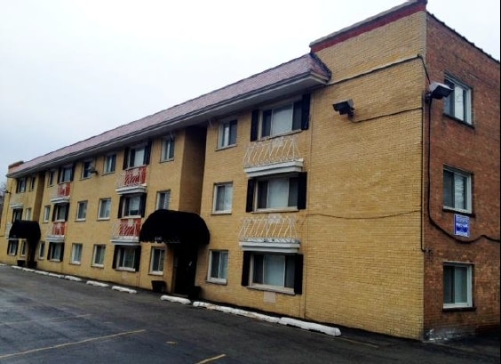 Foto principal - 7818-7820 South Shore Drive