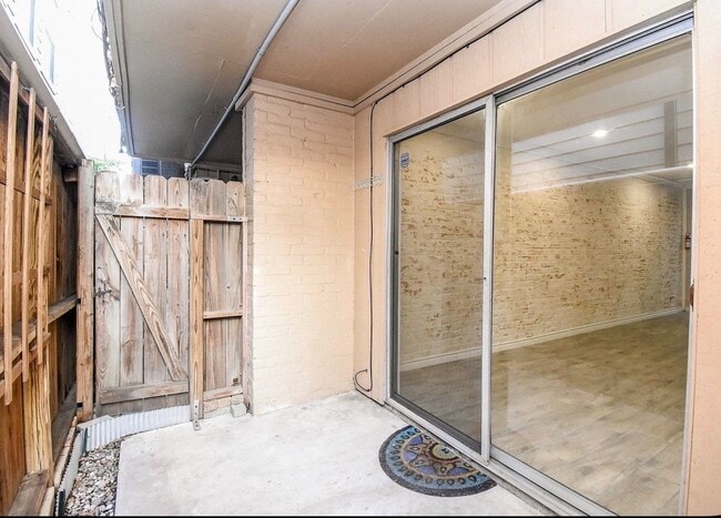 Building Photo - 1418 Vermont St Unit 3