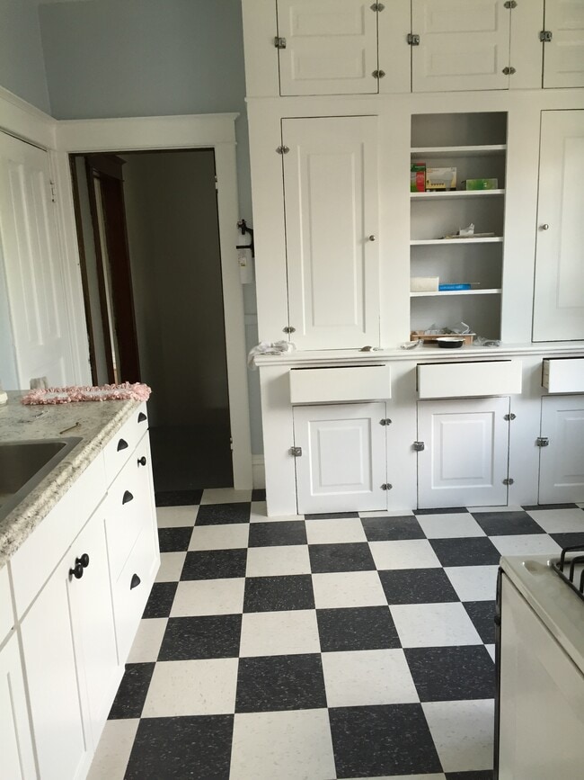 Photo - 722 W Kalamazoo Ave