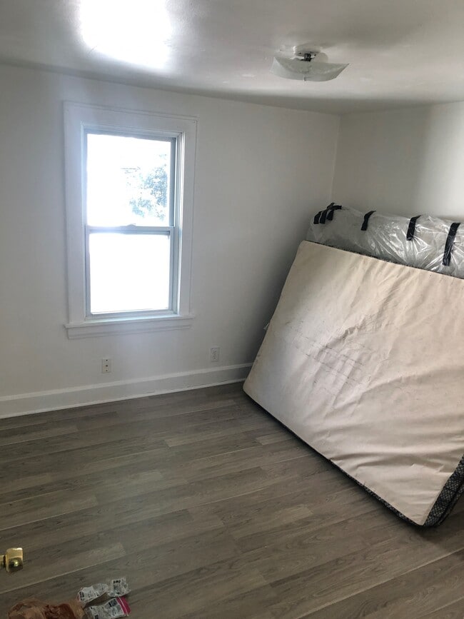 Photo - 1374 Leonora Ave