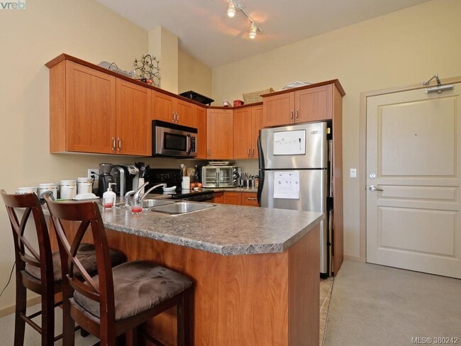 Photo - 409-655 Goldstream Ave