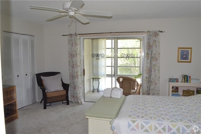 Building Photo - 1225 NW 21st St Unit 1812 Rental