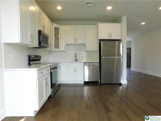 Photo - 1674 Best Pl