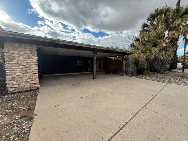 Building Photo - For Lease - Duplex - 2723 Fair Palms - Odessa, TX