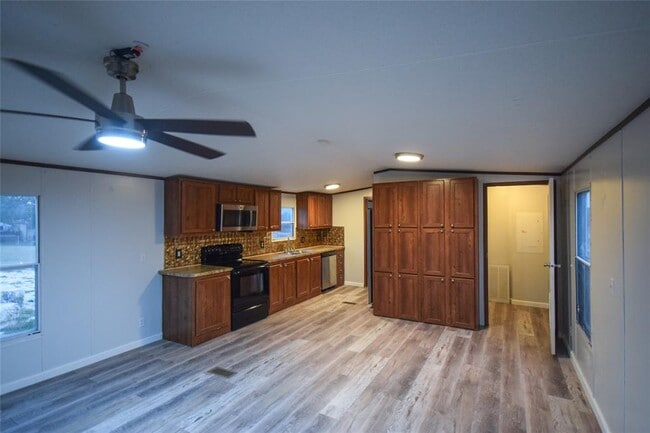 Photo - 900 Phillip Ln
