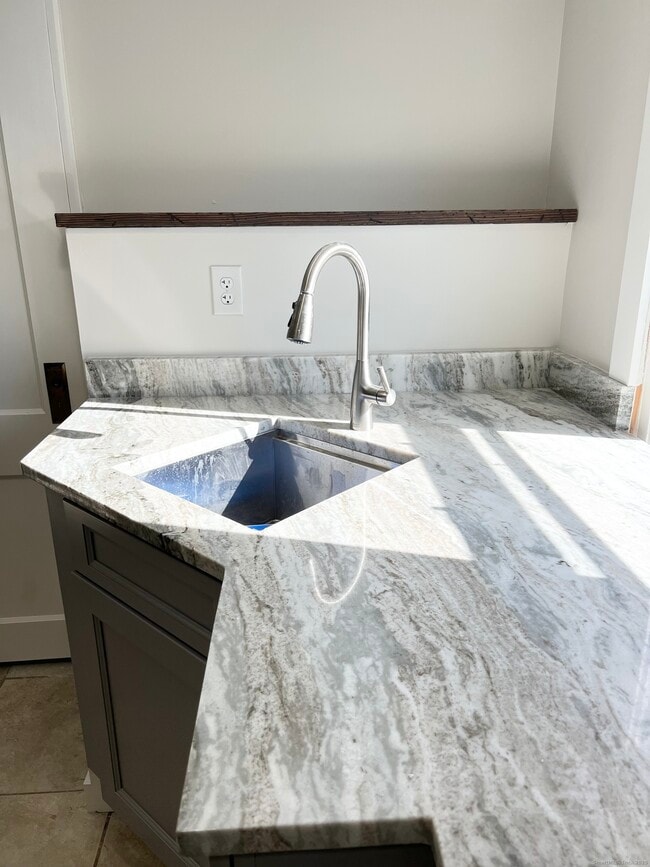 Photo - 47 Warwick St Unit 2