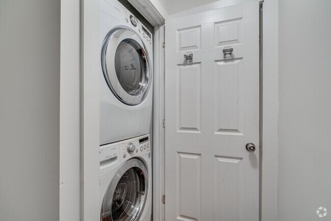 Building Photo - Newly Renovated Temple Apartments Unit 3