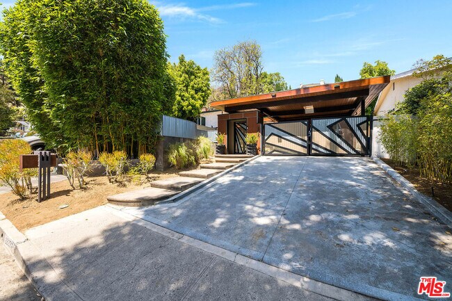 22277 Buenaventura St