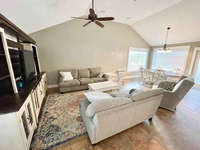 Photo - 132 Menzel St