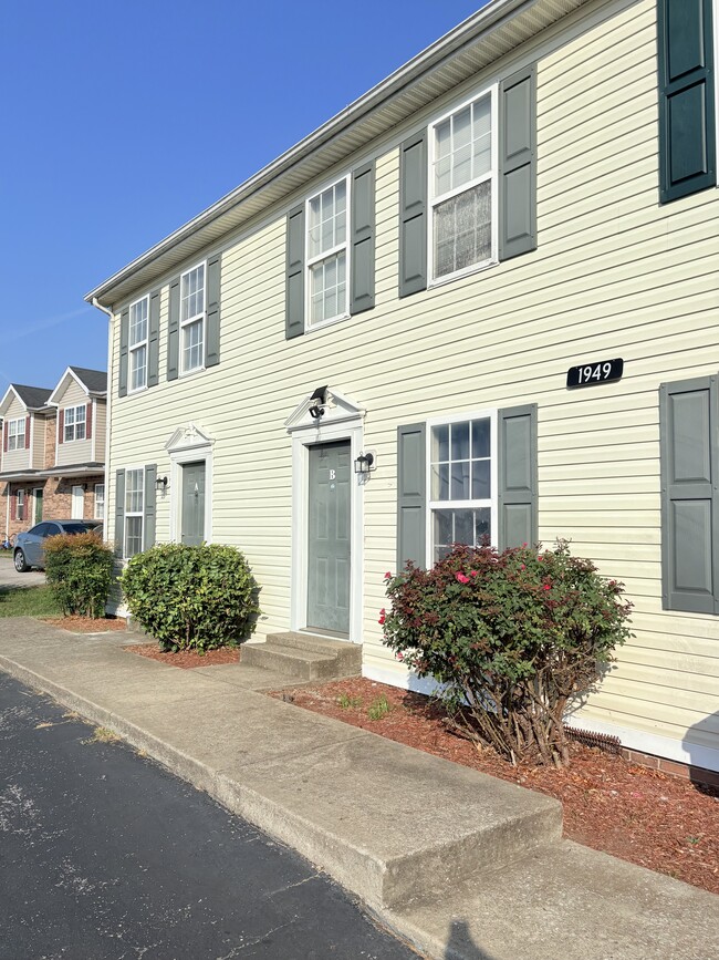 Building Photo - 1949 Wiltshire St Rental