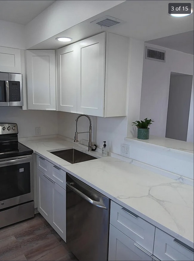 kitchen - 3050 N Palm Aire Dr Unit 702