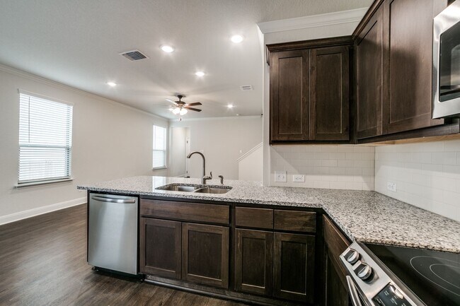 Building Photo - 10315 Lynwood Branch Unit 10315 Lynwood Branch 102