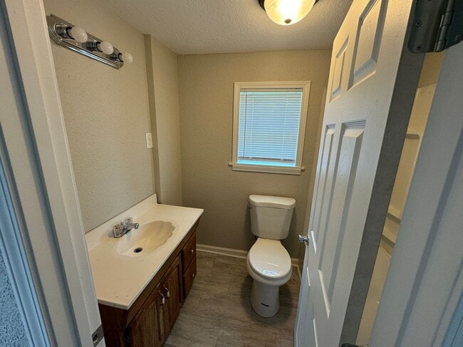 Photo - 6412 Brown St