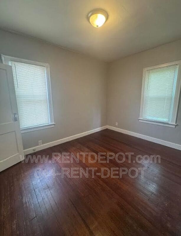 Photo - 416 E Riverside Dr