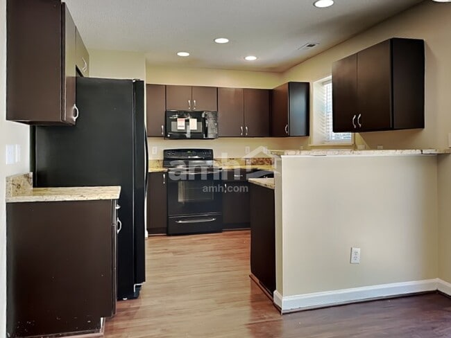 Photo - 209 Kindlewood Dr