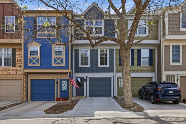 Building Photo - $2,045.95 - 2 Bed, 1.5 Bath Townhome in Centennial with Pool Access