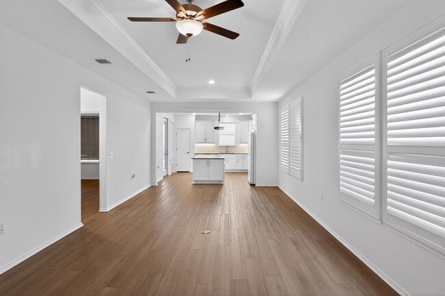 Photo - 304 Livewater Ln