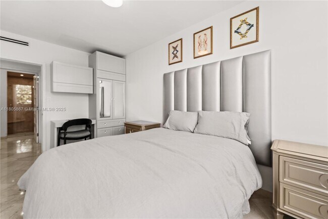 Photo - 5640 Collins Ave Unidad 4d