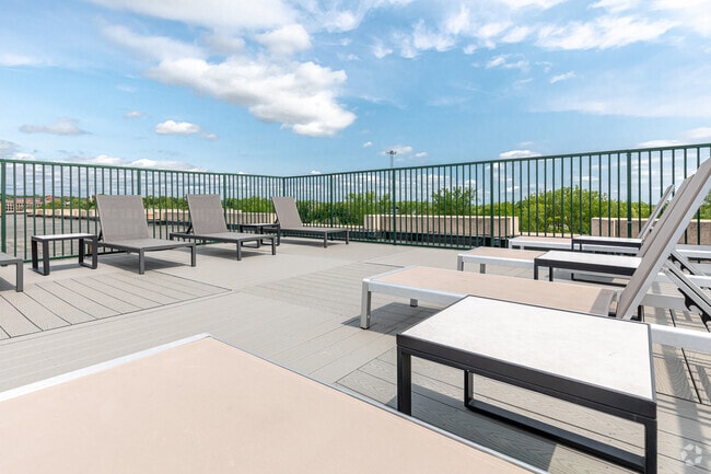 Rooftop Sundeck - Newington Tower