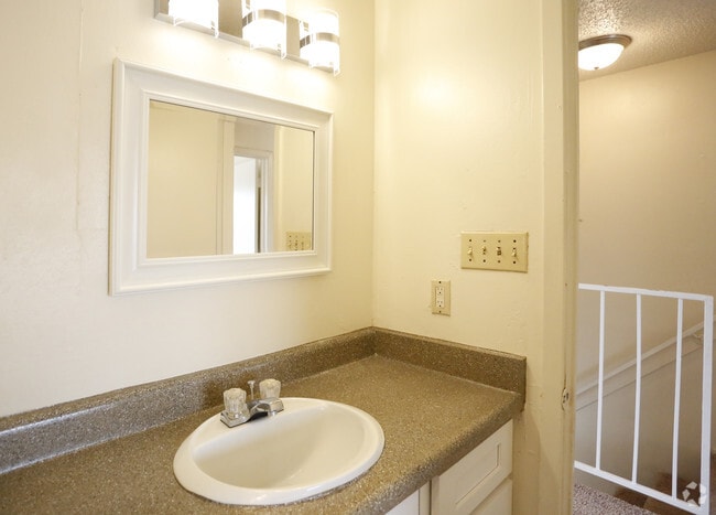2BR/1.5BA -825SF