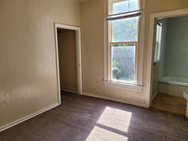 Photo - 2415 Baker St