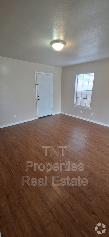 Building Photo - 2805 Sprucewood St Unit B Rental