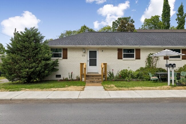 Photo - 202 S 16th St
