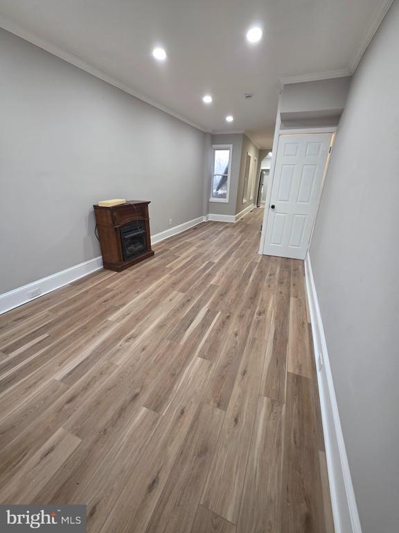 Building Photo - 158 W Green St