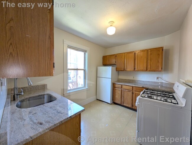 Building Photo - 157 Summer St Unit #12F