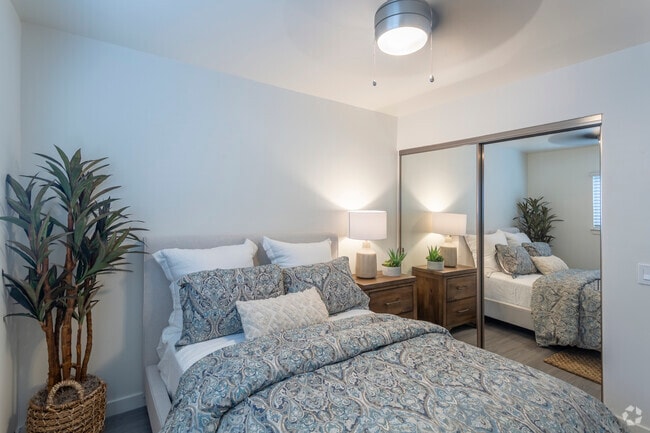 2 BR, 1 BA - 900 SF