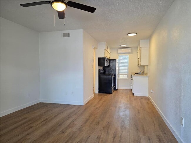 Photo - 4504 Speedway