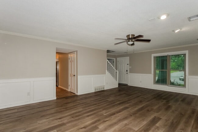Photo - 1040 Trappers Cove
